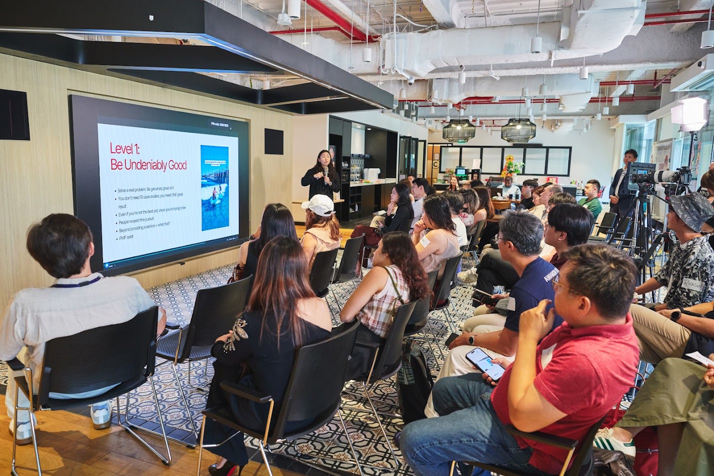 Michelle Lo Horton speaking to a room of founders